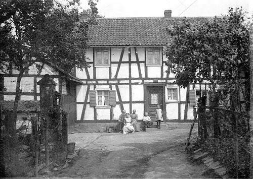 Kurscheidshof 2 mit Einfahrt