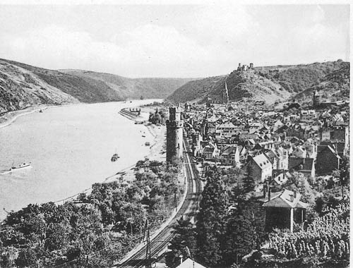 Oberwesel mit Schoenburg
